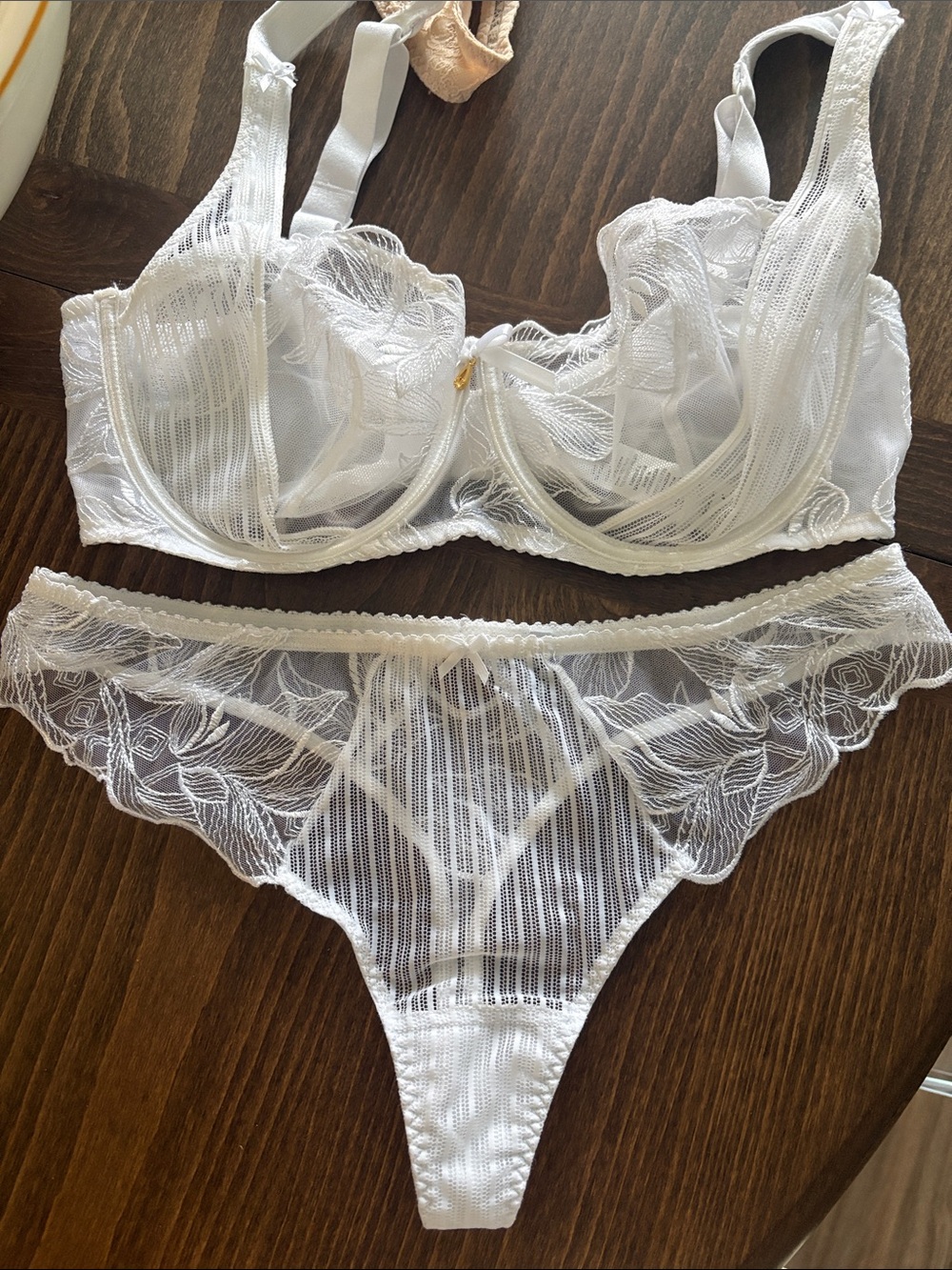 Aubade exquisite 80/65/30 F Sheer Lace Underwire Bra & Thong Set - White